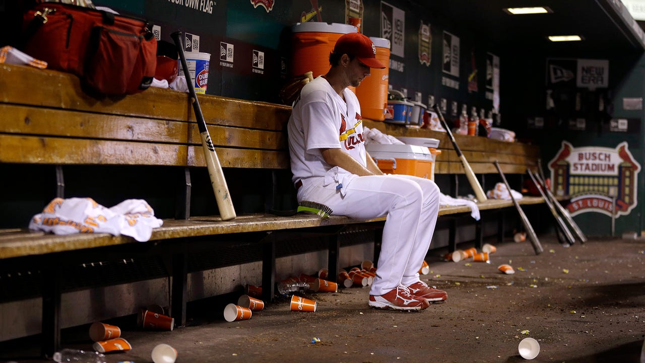 Wainwright gets roughed up as Cards fall to Brewers in series opener
